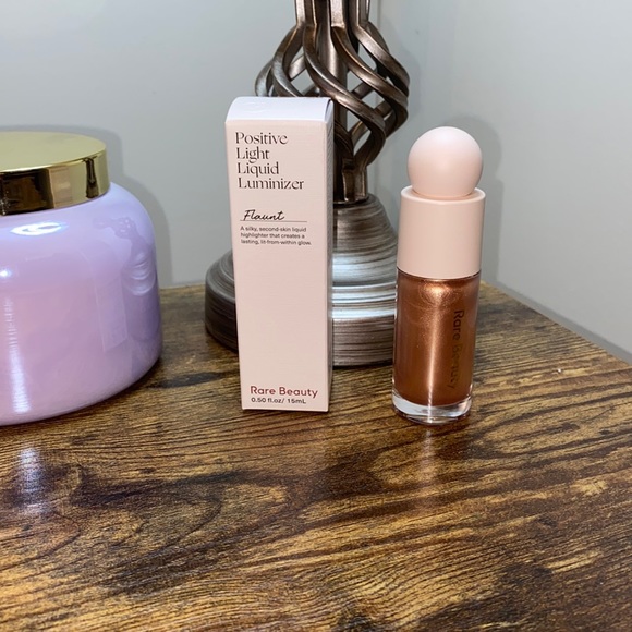 Rare Beauty Other - Women’s Rare Beauty Positive light liquid Luminizer Flaunt